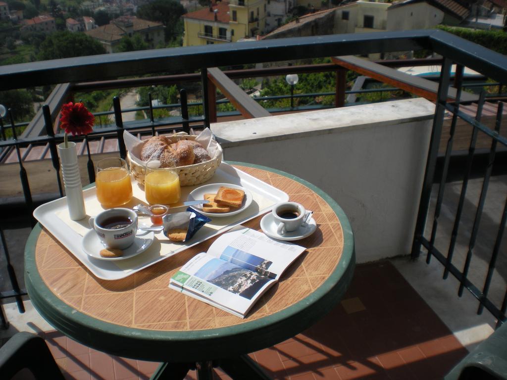 Hotel Pineta Ristorante Castello Cava deʼ Tirreni Habitación foto